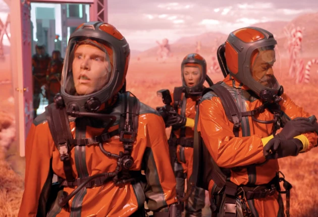 Промо-кадр из 8 серии 2 сезона сериала Миротворец 2022г